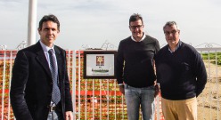 Alessandro Bassi, A.D. di AMG GAS, e Francesco Martino, Responsabile Marketing dell'Azienda in occasione della consegna della nuova cancellata